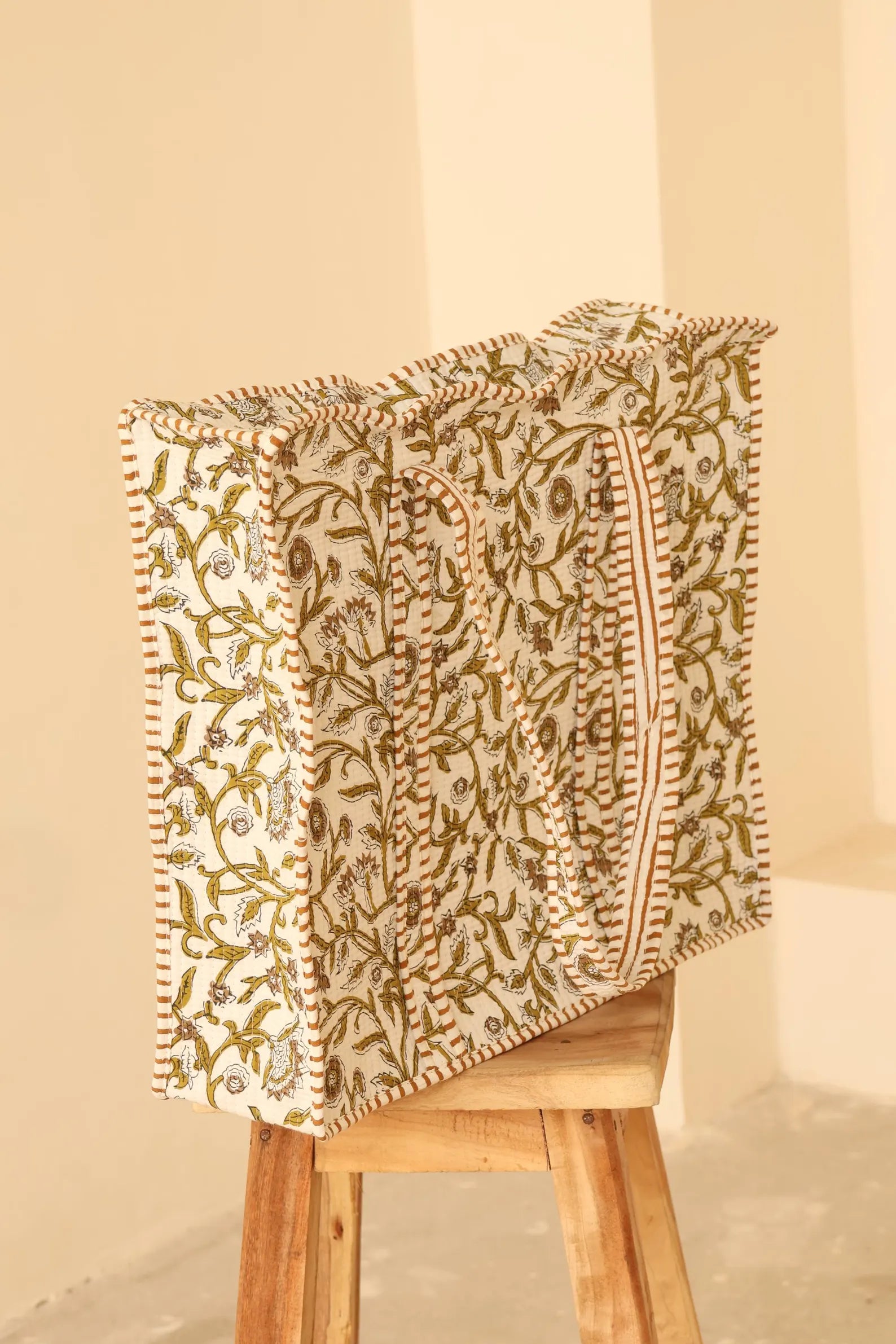 Borsa Tote Grande Trapuntata in Cotone – Borsa a Spalla Artigianale con Stampa Floreale