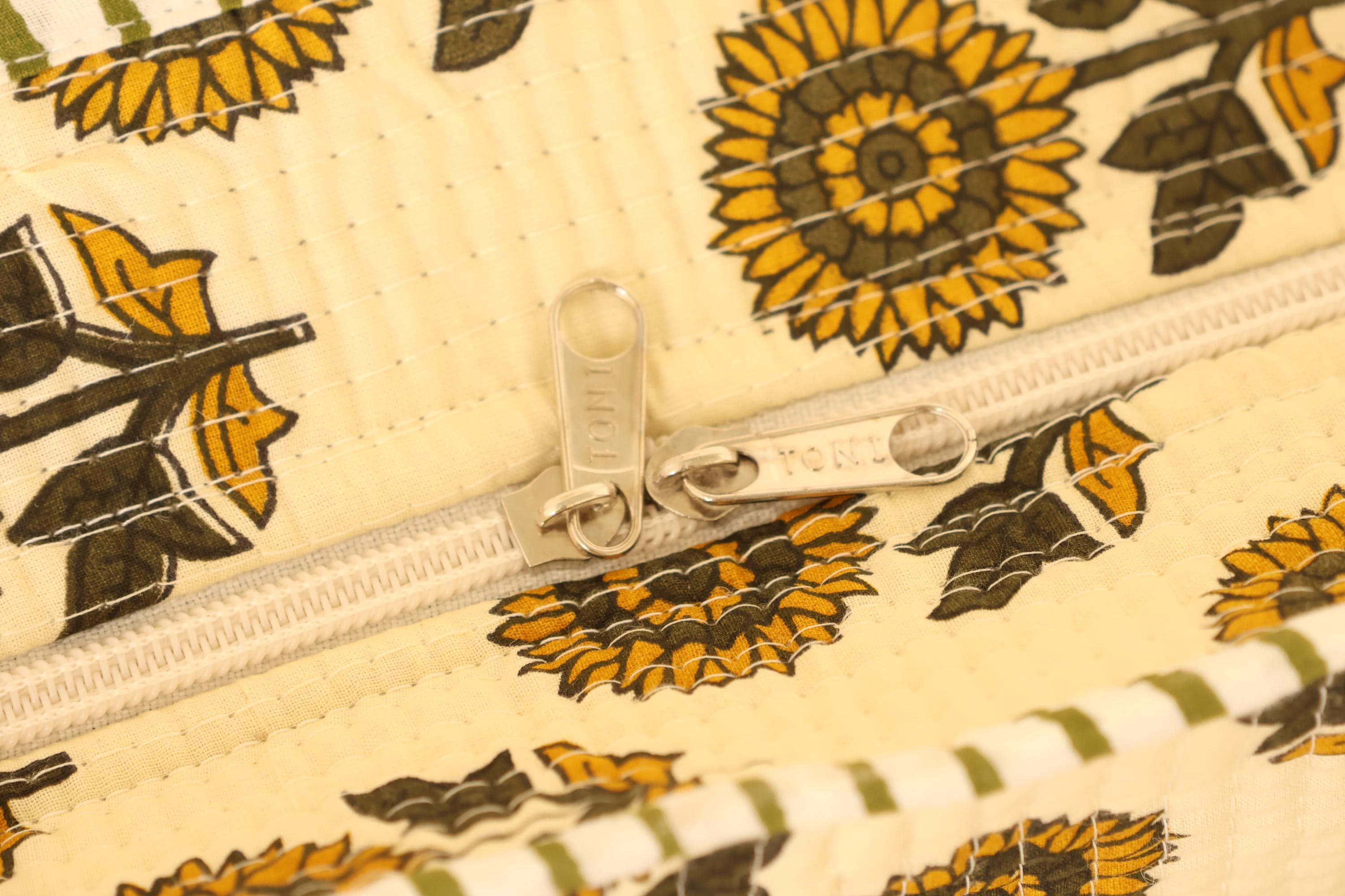 Borsa Tote Trapuntata in Cotone con Girasoli – Borsa a Spalla Artigianale Stampata a Blocchi