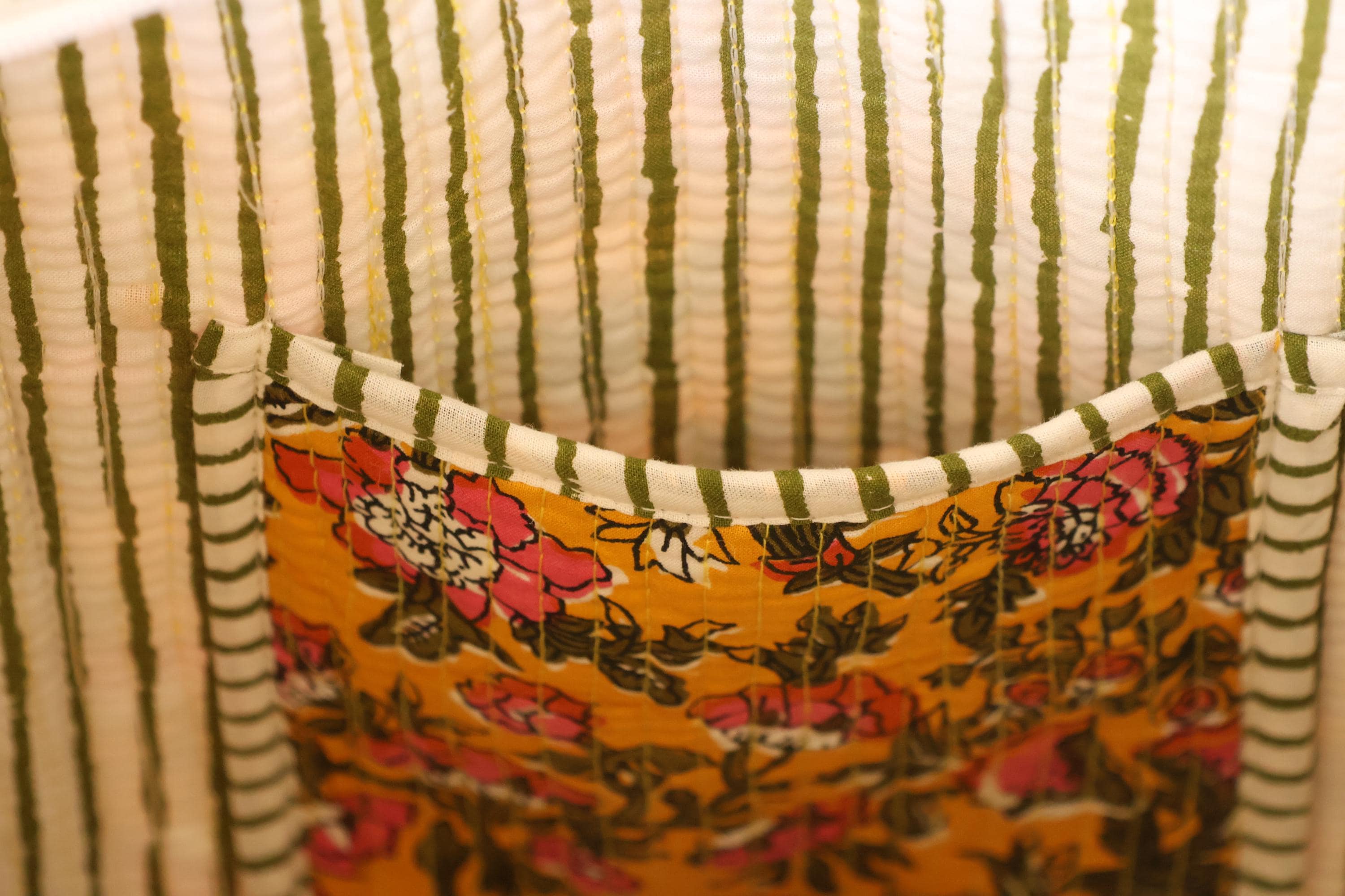 Borsa Tote Trapuntata in Cotone Floreale Senape – Borsa a Spalla Artigianale Stampata a Blocchi